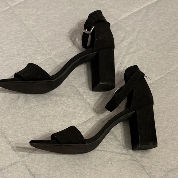 Old Navy Black Ankle Strap Heels - Picture 7 of 7
